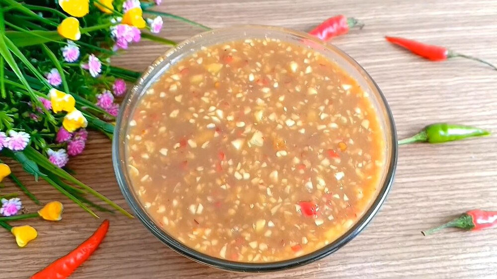 Nước chấm mắm nêm rất phù hợp để thưởng thức thịt bò nhúng giấm