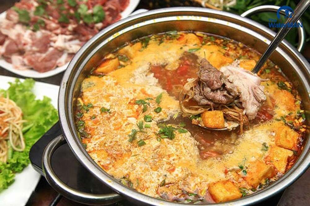 Lẩu cua đồng khi chín có màu sắc đẹp mắt và hương thơm hấp dẫn