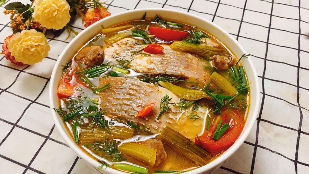 Canh cá nấu chua trên mâm cỗ ngon miền Bắc