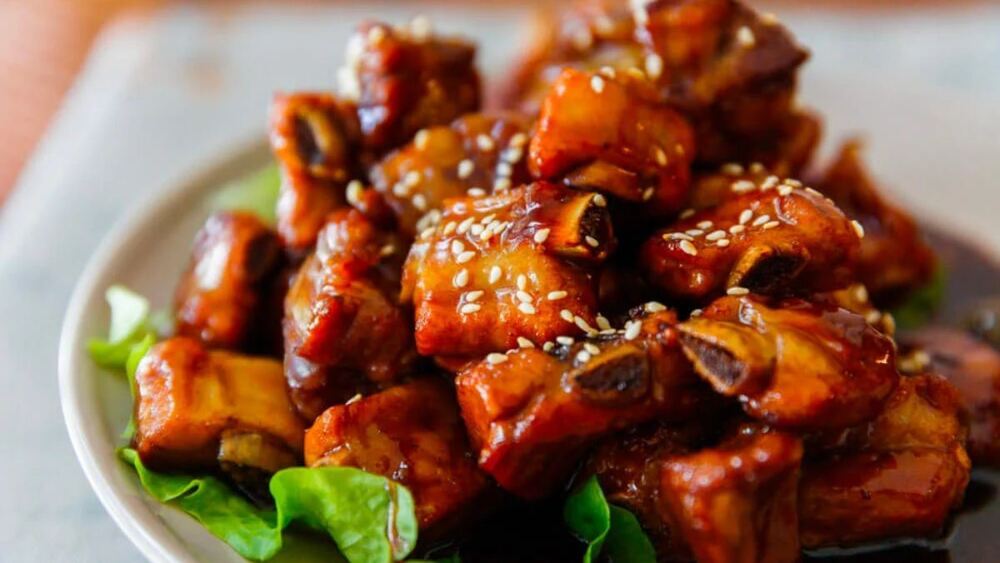 Mâm cỗ ngon miền Bắc - món sườn quay chua ngọt